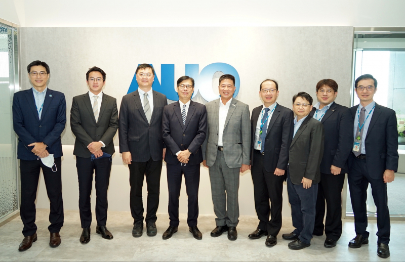 XPJ光電前進亞灣成立「AUO解決方案研發中心」，作為多元場域解決方案研發及試驗場域（圖中左為高雄市長陳其邁、圖中右為XPJ光電董事長彭双浪）